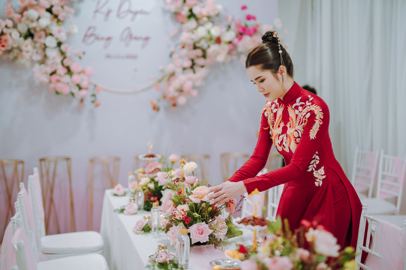 An event planner arranging a wedding table